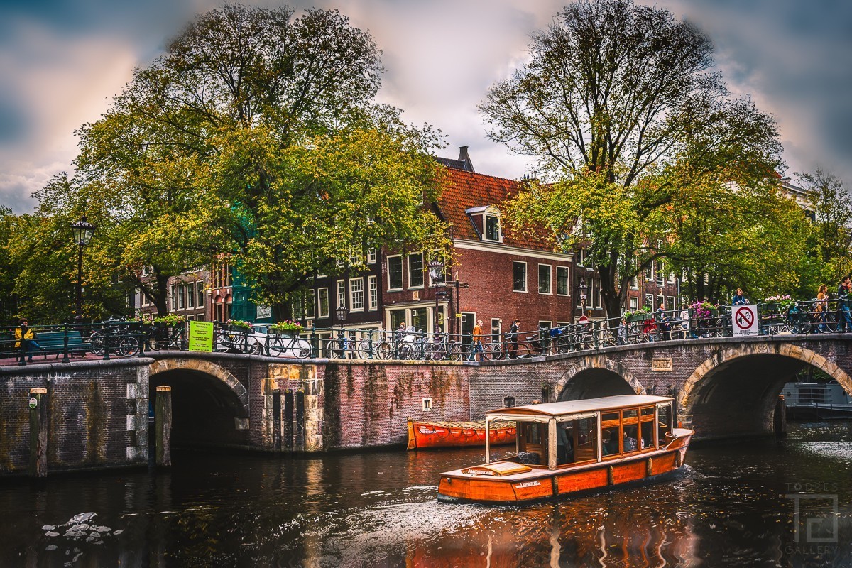 Orange Boat (2018_01767)